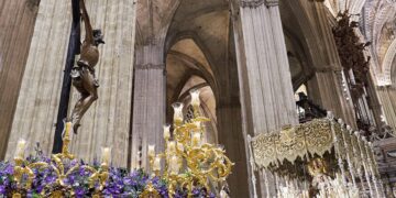 Los traslados previos a la Magna de Sevilla congregan a una multitud