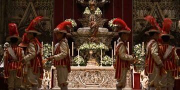 El Corpus volverá a salir por costaleros en Sevilla