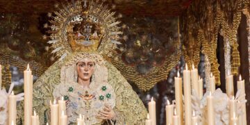 Presentado un sorprendente cartel de la Macarena en Sevilla