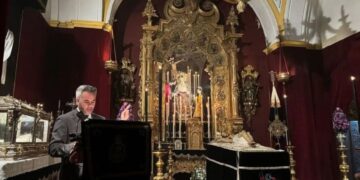 Entrega de las pastas al pregonero en Jerez