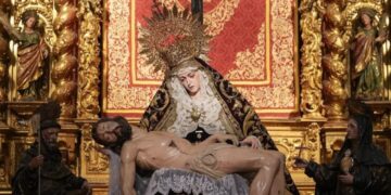 Momento musical singular a los Servitas el Sábado Santo en Sevilla