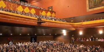 Domingo de pasión en Jerez, domingo de pregón, con grandes besamanos  y besapiés