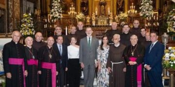 Los Reyes visitan a la Virgen de Guadalupe en Extremadura