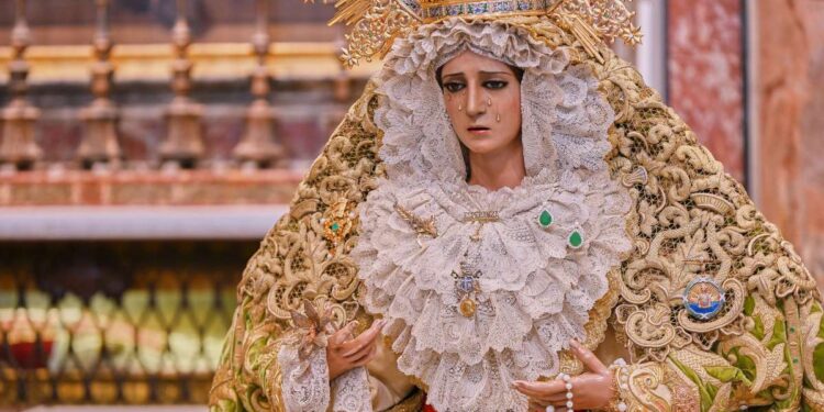 Virgen de la Esperanza de Málaga | Salvador López Medina