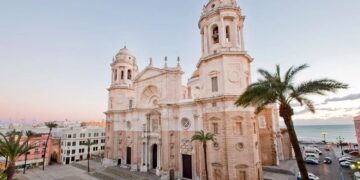 El obispado de Cádiz aprueba un besamanos magno y tres peregrinaciones extraordinarias