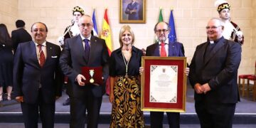 La Hermandad de la Coronación recibe la Medalla de Oro de Jerez por su «labor social y solidaria»