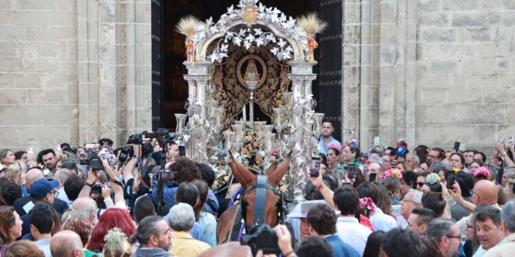 Simpecado de la Hermandad del Rocío de Jerez | Cristo García
