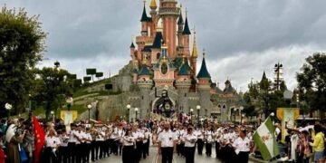 La Banda de Palomares de Trebujena toca en Disneyland París