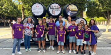 La hermandad del Nazareno acompaña a José Antonio Nieto a su llegada a Jerez