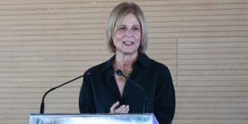 La hermandad del Transporte concede el Volante de Oro a la alcaldesa de Jerez, María José García-Pelayo