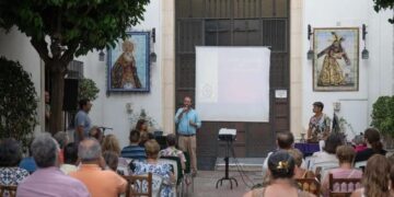 Conferencia de Nerea Becerra en el Ciclo Veranos Nazarenos en San Juan de Letrán en Jerez