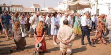 Almonte renovó un año más el voto a la Virgen durante el Rocío Chico