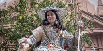 Primero de los traslados previos a la Coronación Canónica de la Pastora de Santa Marina en Sevilla