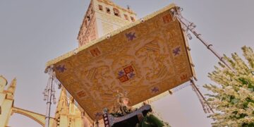 La Virgen de los Reyes bendijo a Sevilla una vez más en ocho siglos