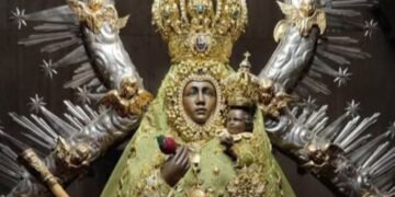 La Patrona de Andújar, la Virgen de la Cabeza, ataviada para el mes de septiembre