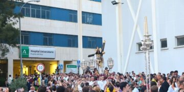 Emotivos momentos con la presencia del Nazareno en el Hospital Puerta del Mar de Cádiz