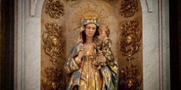 Monseñor Saiz Meneses, arzobispo de Sevilla, corona en Panamá a Santa María la Antigua, Patrona del país