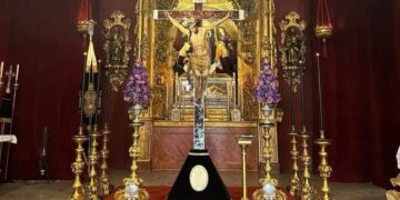 Besapiés al Cristo del Calvario en la capilla que lleva su nombre en Jerez