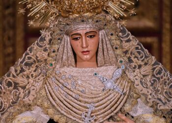 La Esperanza de Triana, primera Dolorosa en estar de besamanos en la Catedral de Sevilla