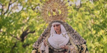 La Esperanza de Triana fue trasladada a la parroquia de Jesús Obrero en su Misión por Sevilla