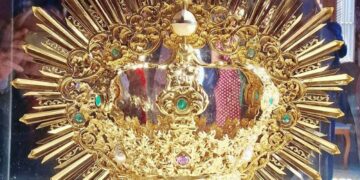 Presentada en el Ayuntamiento de San Fernando la corona para la Coronación Canónica de la Esperanza