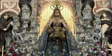 La Virgen del Rosario patrona de Cádiz sale en el día de su festividad