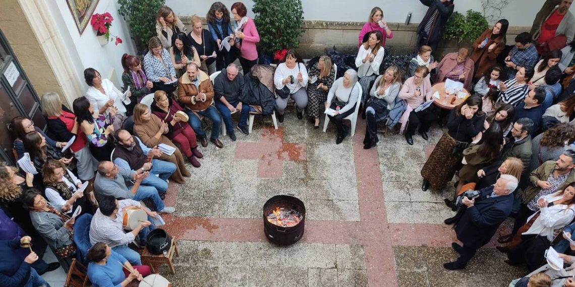 La Hermandad del Nazareno organiza zambombas en Jerez con productos para celíacos