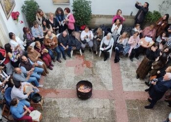 La Hermandad del Nazareno organiza zambombas en Jerez con productos para celíacos
