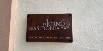 Monseñor Rico Pavés, obispo de Jerez, bendice el nuevo Centro Diocesano de Turismo “El Torno de Asidonia”