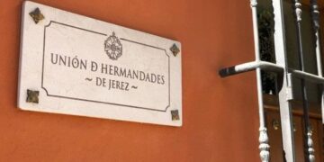 La Unión de Hermandades de Jerez recibe la colaboración de la Caixa para su obra social