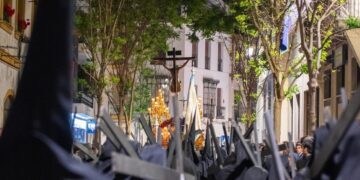 La Hermandad de los Javieres traslada sus Titulares a su nueva sede del Sagrado Corazón en Sevilla