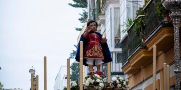 El Niño Jesús de Praga de la Hermandad del Huerto procesiona en El Puerto de Santa María