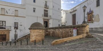 Las cofradías afectadas por el cierre de Santa Cruz en Cádiz volverán a reunirse con el Obispado la próxima semana