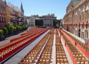 El Consejo de Sevilla sortea 686 sillas para Semana Santa entre más de 28.000 solicitudes