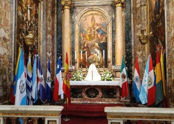 Concierto en honor a la Virgen del Rocío en Roma presidido por el Simpecado del Almonte