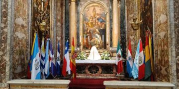 Concierto en honor a la Virgen del Rocío en Roma presidido por el Simpecado del Almonte
