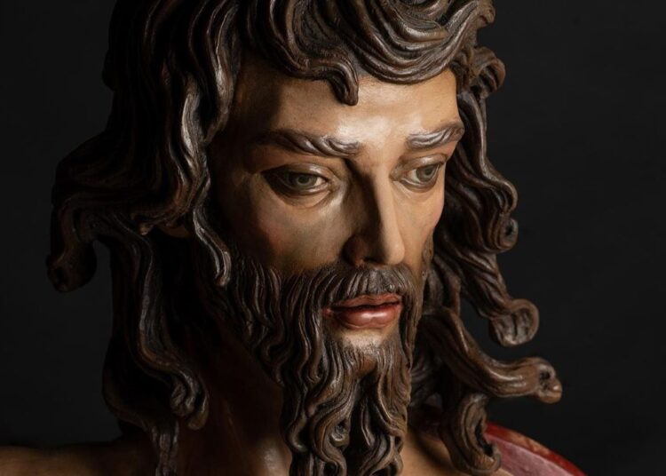 La nueva Imagen del Resucitado de Jerez luce ya por sí misma horas antes de su bendición