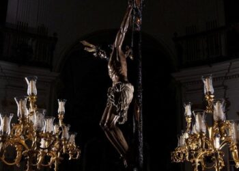 El Cristo de la Misericordia preside el Vía Crucis del primer lunes de Cuaresma de las Hermandades de Cádiz