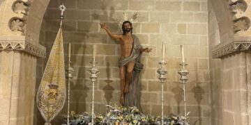 Los cofrades del Resucitado de Jerez procesionarán este año con túnica y capa pero sin antifaz