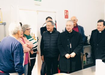 El Obispo de Jerez visita la Casa del Santo Ángel en El Portal para conocer la labor de Cáritas tras las inundaciones